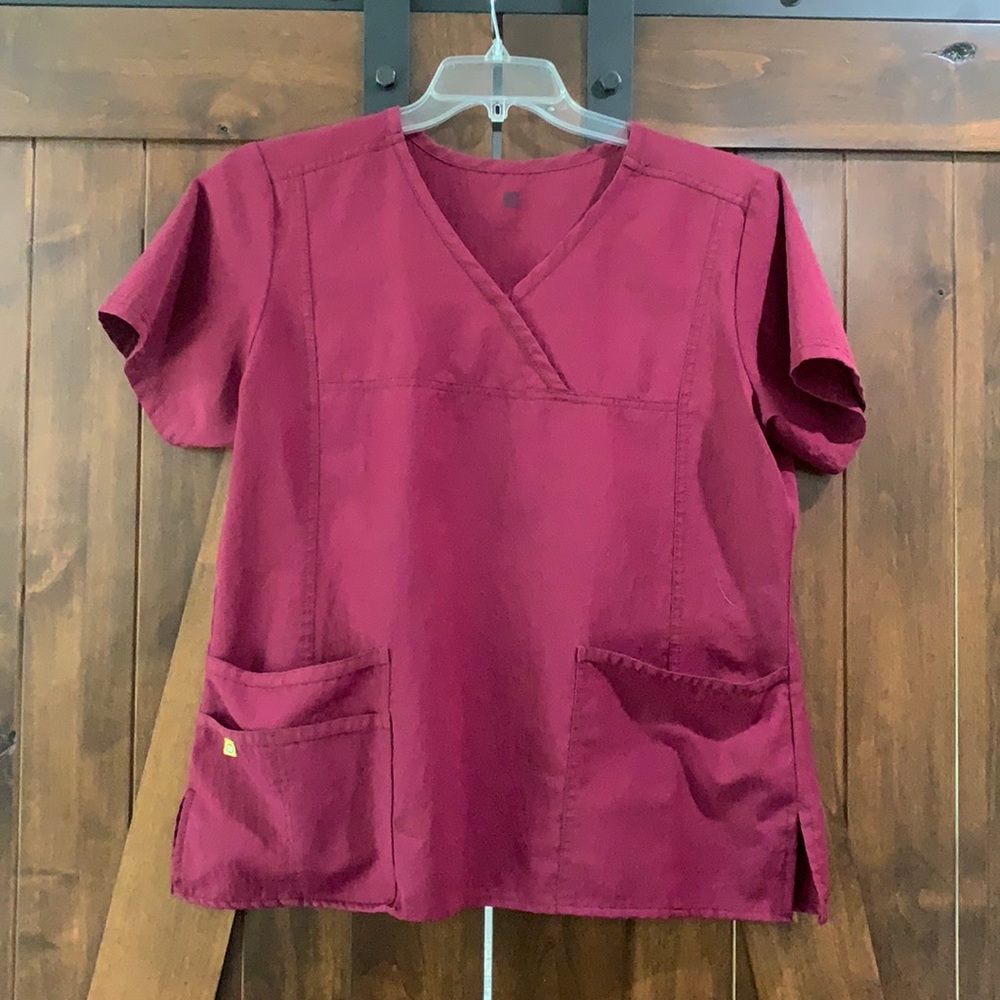 Wonder wink scrub top